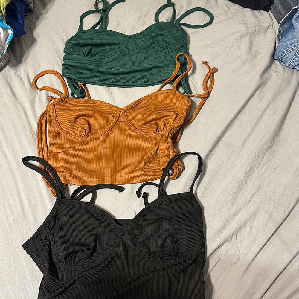 3 crop tops size small
